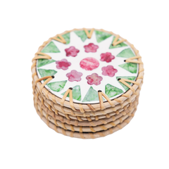 Ronde de Cerisier - Set de 6 sous-verres en rotin et nacre fait main, motif floral rose et vert sur fond transparent – Produit artisanal fait à la main · Kuênia