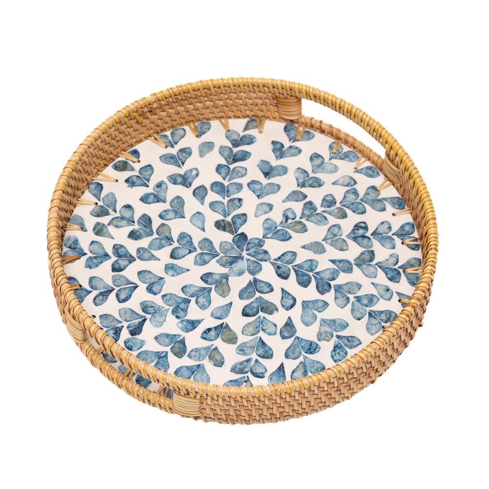 Volubia - Plateau rond en rotin et nacre fait main, motif feuillage volubile sur fond transparent – Produit artisanal fait à la main · Kuênia
