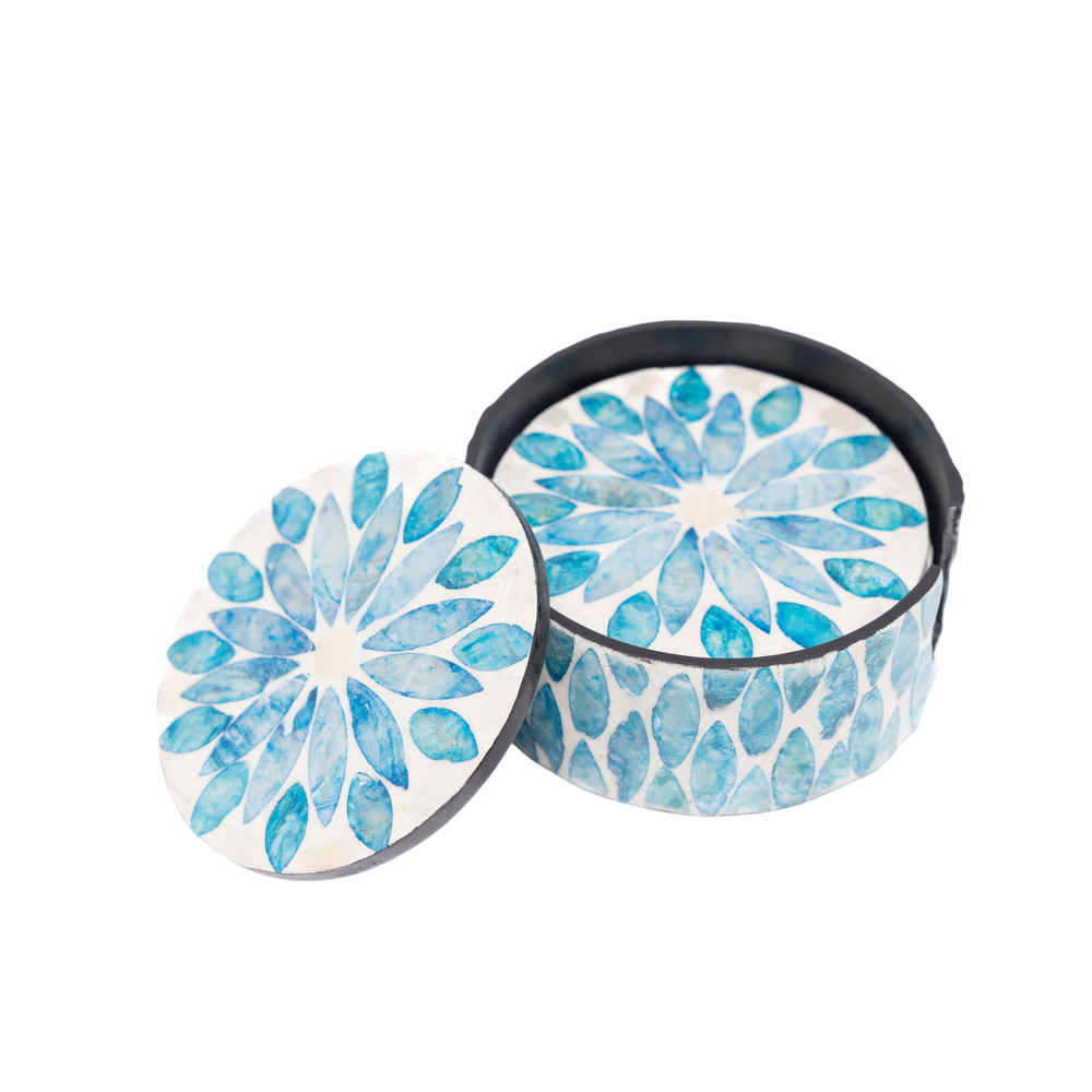 Corolle de Topaze - Coffret de 6 sous-verres tout nacre, motif floral bleu sur fond transparent – Produit artisanal fait à la main · Kuênia