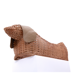 Sossi - Panier teckel en rotin naturel et oreilles en cuir – vue 4 – Produit artisanal fait à la main · Kuênia