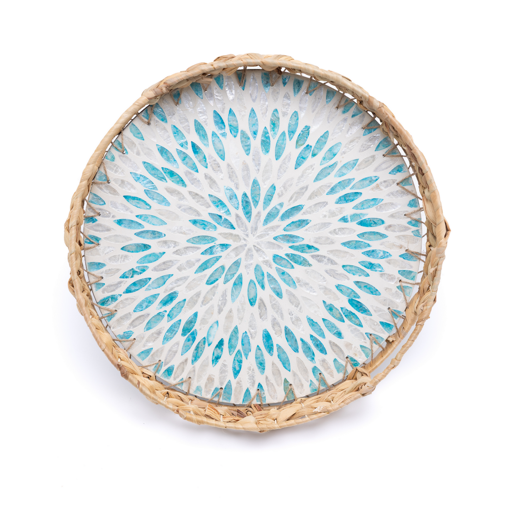 Marinia Grande - Plateau rond en jacinthe d'eau et nacre – vue 2 – Produit artisanal fait à la main · Kuênia