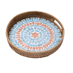 Embrasia - Plateau rond en rotin et nacre fait main sur fond transparent – Produit artisanal fait à la main · Kuênia
