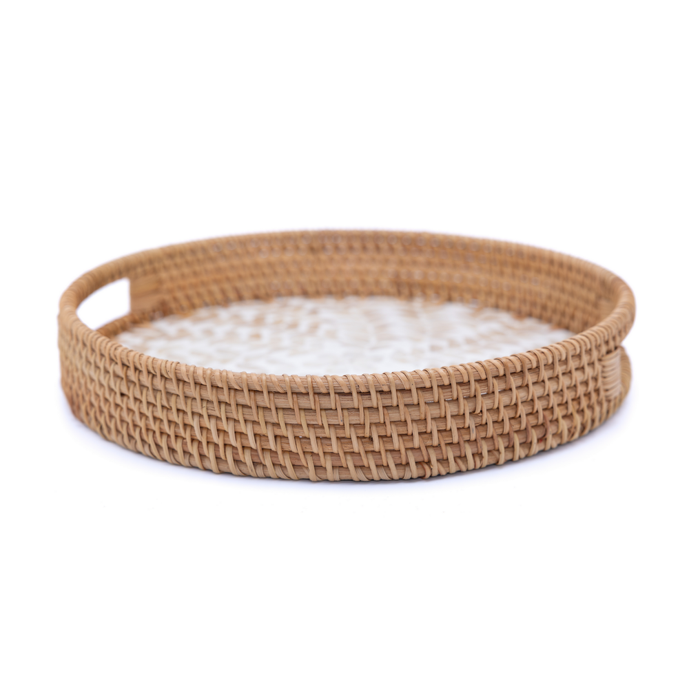 Opalia - Plateau rond en rotin et nacre fait main – vue 2 – Produit artisanal fait à la main · Kuênia