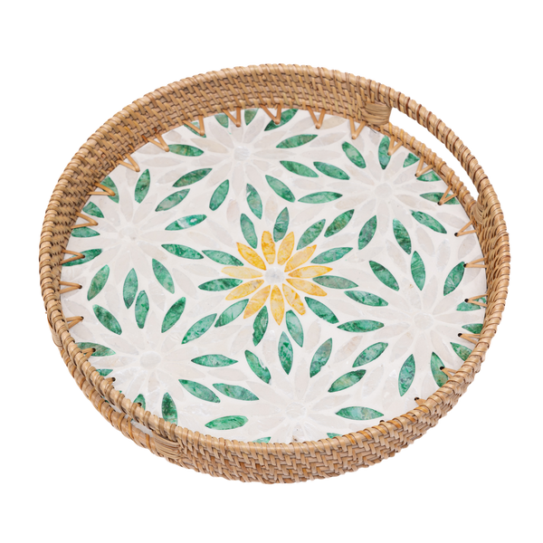 Gardenia - Round tray in handmade rattan and mother-of-pearl, flower garden pattern on transparent background – Handcrafted product, handmade · Kuênia