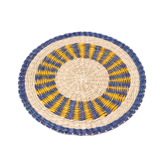 Oasis Marine - Set de table rond en jonc de mer tressé, motif bleu et jaune – vue 2 – Produit artisanal fait à la main · Kuênia