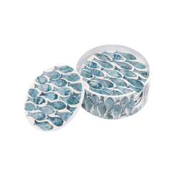 Écailles de Nacre – Coffret de 6 sous-verres tout nacre, motif banc de poissons sur fond transparent – Produit artisanal fait à la main · Kuênia